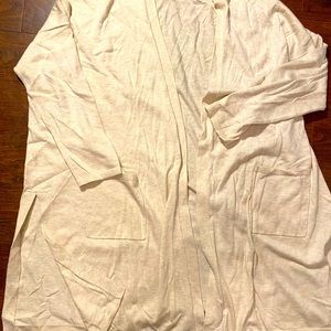 Beautiful cream sweater ☀️